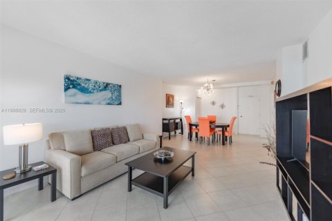 Condominio en venta en Hallandale Beach, Florida, 1 dormitorio, 74.14 m2 № 2183912 - foto 5