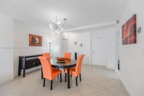 Condominio en venta en Hallandale Beach, Florida, 1 dormitorio, 74.14 m2 № 2183912 - foto 8