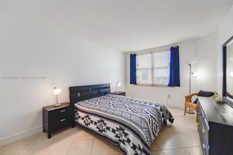 Condominio en venta en Hallandale Beach, Florida, 1 dormitorio, 74.14 m2 № 2183912 - foto 13