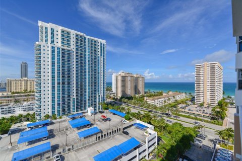 Condominio en venta en Hallandale Beach, Florida, 1 dormitorio, 74.14 m2 № 2183912 - foto 21