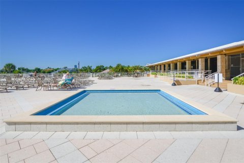 Condominio en venta en Hallandale Beach, Florida, 1 dormitorio, 74.14 m2 № 2183912 - foto 24