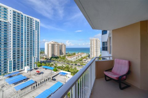 Condominio en venta en Hallandale Beach, Florida, 1 dormitorio, 74.14 m2 № 2183912 - foto 20