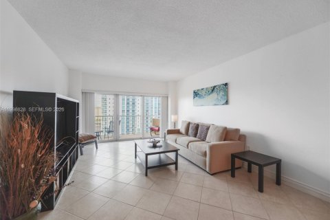 Condominio en venta en Hallandale Beach, Florida, 1 dormitorio, 74.14 m2 № 2183912 - foto 3