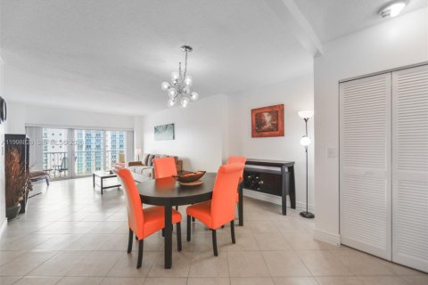 Condominio en venta en Hallandale Beach, Florida, 1 dormitorio, 74.14 m2 № 2183912 - foto 2