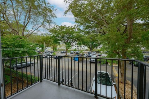 Condo in Miami, Florida, 1 bedroom  № 1943889 - photo 26
