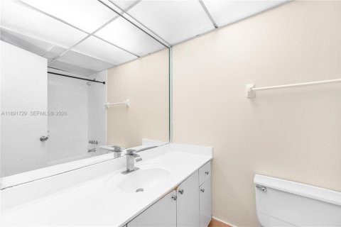 Condo in Miami, Florida, 1 bedroom  № 1943889 - photo 22