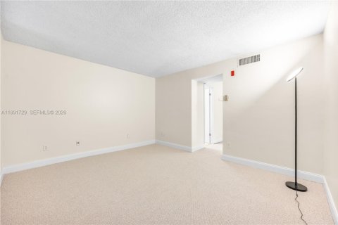 Condo in Miami, Florida, 1 bedroom  № 1943889 - photo 18