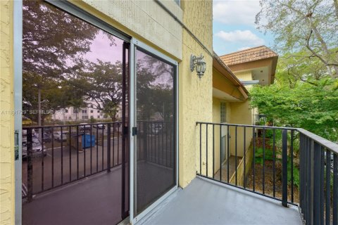 Condo in Miami, Florida, 1 bedroom  № 1943889 - photo 28