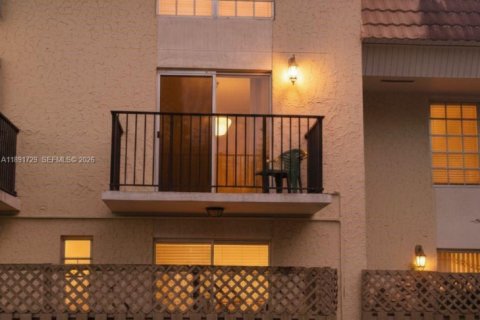 Condo in Miami, Florida, 1 bedroom  № 1943889 - photo 29