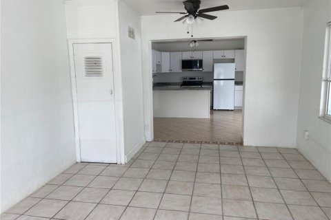 Appartement à louer à Madeira Beach, Floride: 2 chambres, 88.44 m2 № 2411670 - photo 7