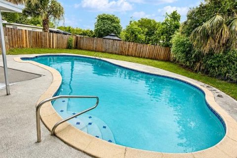 House in Winter Park, Florida 4 bedrooms, 130.53 sq.m. № 2277953 - photo 20