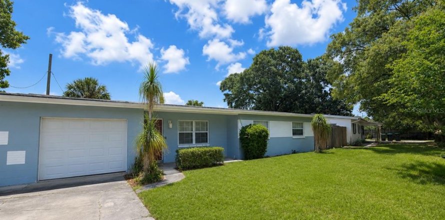 House in Winter Park, Florida 4 bedrooms, 130.53 sq.m. № 2277953