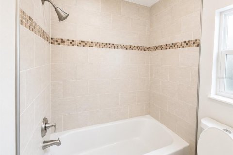 House in Winter Park, Florida 4 bedrooms, 130.53 sq.m. № 2277953 - photo 10