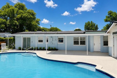 House in Winter Park, Florida 4 bedrooms, 130.53 sq.m. № 2277953 - photo 21