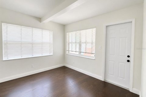 House in Winter Park, Florida 4 bedrooms, 130.53 sq.m. № 2277953 - photo 6