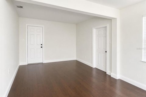 House in Winter Park, Florida 4 bedrooms, 130.53 sq.m. № 2277953 - photo 7