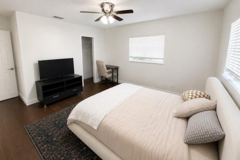 House in Winter Park, Florida 4 bedrooms, 130.53 sq.m. № 2277953 - photo 11