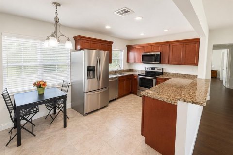 House in Winter Park, Florida 4 bedrooms, 130.53 sq.m. № 2277953 - photo 5
