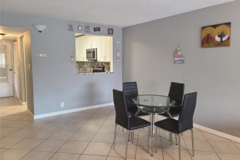 Condo in Sarasota, Florida, 2 bedrooms  № 2212356 - photo 12