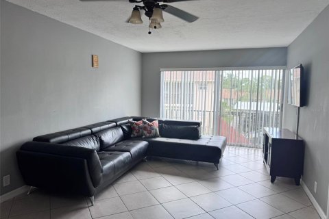 Condo in Sarasota, Florida, 2 bedrooms  № 2212356 - photo 15
