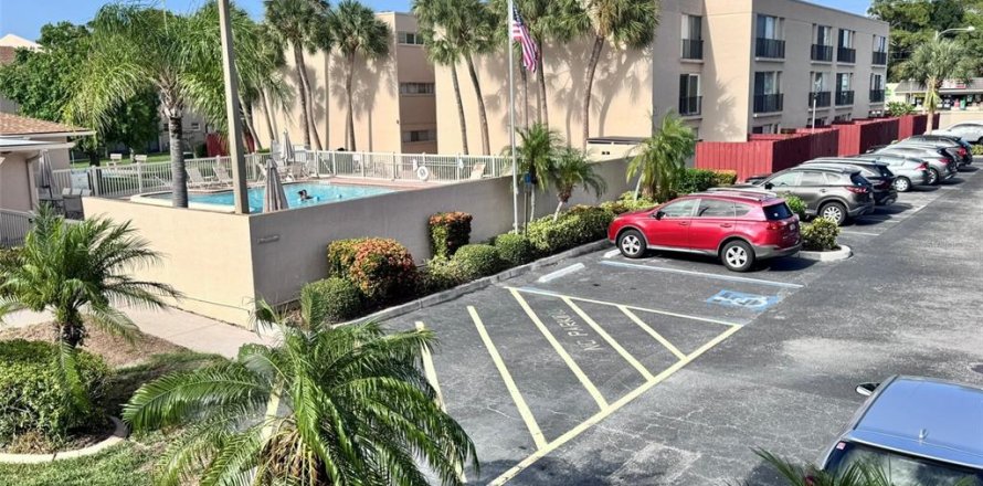 Condo in Sarasota, Florida, 2 bedrooms  № 2212356