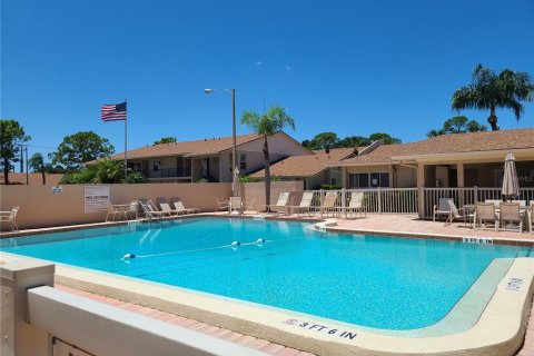 Condo in Sarasota, Florida, 2 bedrooms  № 2212356 - photo 5