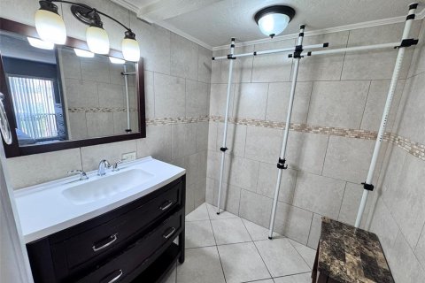 Condo in Sarasota, Florida, 2 bedrooms  № 2212356 - photo 10