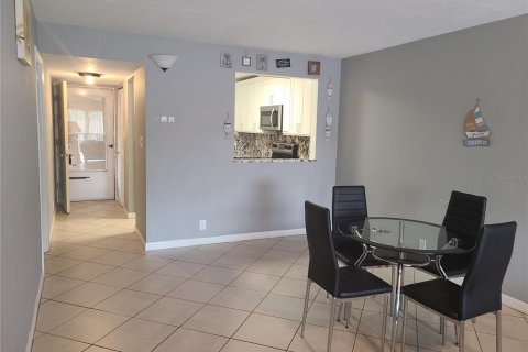 Condo in Sarasota, Florida, 2 bedrooms  № 2212356 - photo 6