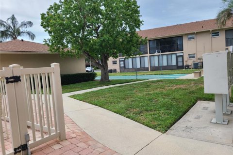 Condo in Sarasota, Florida, 2 bedrooms  № 2212356 - photo 4