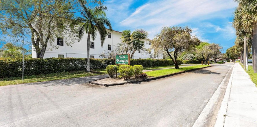 Townhouse in Boynton Beach, Florida 2 bedrooms, 139.35 sq.m. № 1081621