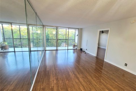 Condominio en venta en Lauderhill, Florida, 2 dormitorios, 102.19 m2 № 1741452 - foto 6