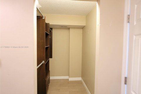Condominio en venta en Lauderhill, Florida, 2 dormitorios, 102.19 m2 № 1741452 - foto 13