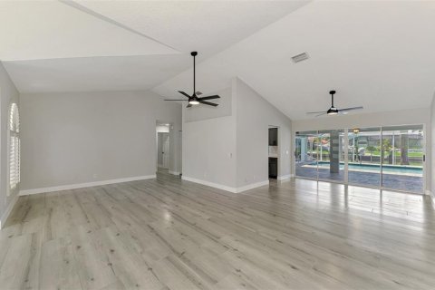 Casa en venta en Port Charlotte, Florida, 3 dormitorios, 234.67 m2 № 2093856 - foto 10