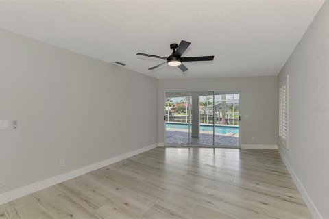 Casa en venta en Port Charlotte, Florida, 3 dormitorios, 234.67 m2 № 2093856 - foto 30