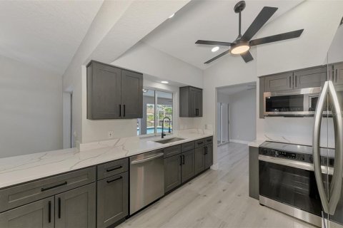 Casa en venta en Port Charlotte, Florida, 3 dormitorios, 234.67 m2 № 2093856 - foto 20