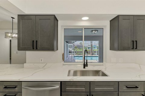 Casa en venta en Port Charlotte, Florida, 3 dormitorios, 234.67 m2 № 2093856 - foto 16