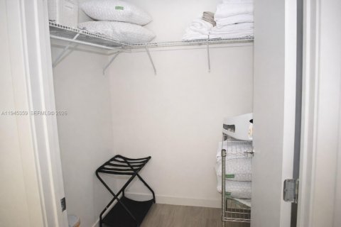 Copropriété à louer à Miami, Floride: 2 chambres, 98.85 m2 № 2152861 - photo 15