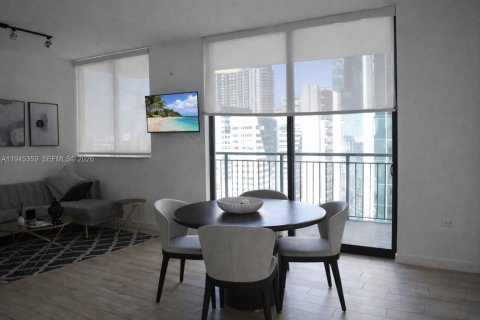 Copropriété à louer à Miami, Floride: 2 chambres, 98.85 m2 № 2152861 - photo 2