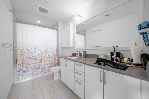 Copropriété à louer à Miami, Floride: 2 chambres, 98.85 m2 № 2152861 - photo 14
