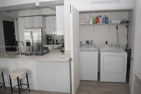 Copropriété à louer à Miami, Floride: 2 chambres, 98.85 m2 № 2152861 - photo 9