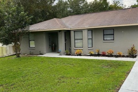 House in Ocala, Florida 3 bedrooms, 100.24 sq.m. № 939965 - photo 1
