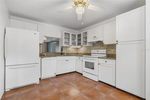 Купить кондоминиум в Брейдентон, Флорида 7 комнат, 151.62м2, № 2102049 - фото 12