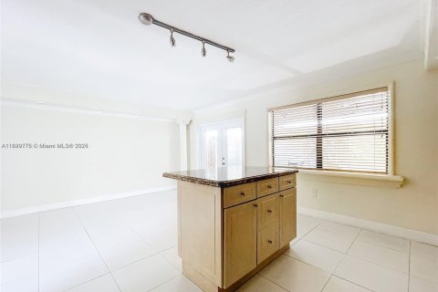 Townhouse in Hialeah, Florida 3 bedrooms, 109.81 sq.m. № 1988190 - photo 8