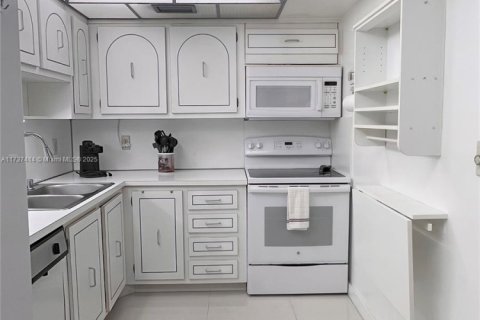 Condominio en venta en Weston, Florida, 1 dormitorio, 94.48 m2 № 1875226 - foto 14