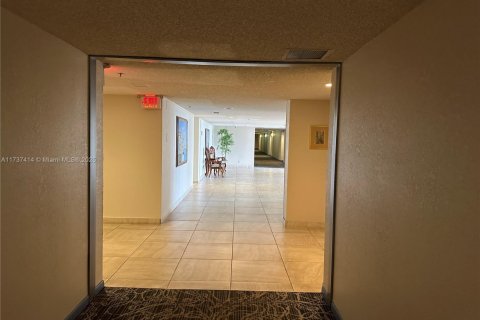 Condominio en venta en Weston, Florida, 1 dormitorio, 94.48 m2 № 1875226 - foto 18