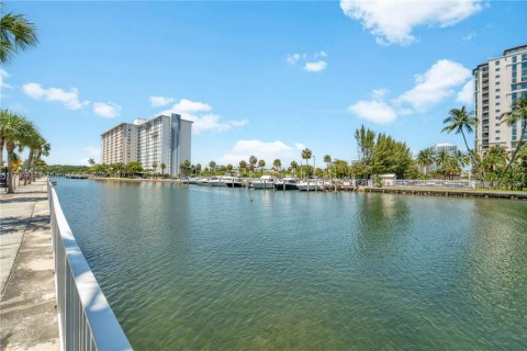 Copropriété à vendre à Sunny Isles Beach, Floride: 3 chambres, 145.86 m2 № 1958822 - photo 29