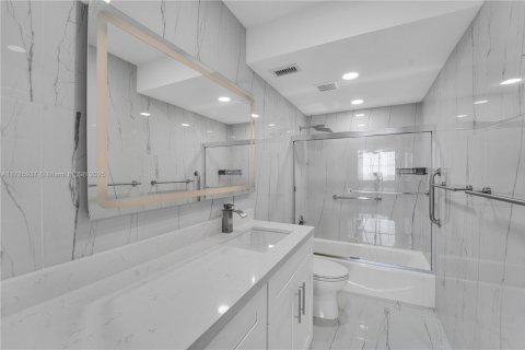 Copropriété à vendre à Sunny Isles Beach, Floride: 3 chambres, 145.86 m2 № 1958822 - photo 25