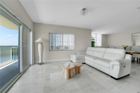 Copropriété à vendre à Sunny Isles Beach, Floride: 3 chambres, 145.86 m2 № 1958822 - photo 17