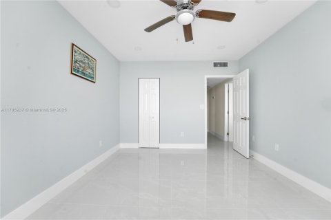 Copropriété à vendre à Sunny Isles Beach, Floride: 3 chambres, 145.86 m2 № 1958822 - photo 22