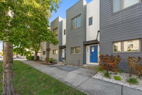 Touwnhouse à Saint Petersburg, Floride 2 chambres, 110.09 m2 № 2430738
